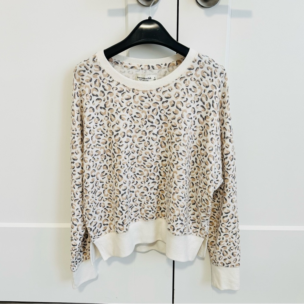 Abercrombie long sleeve sweater top size S